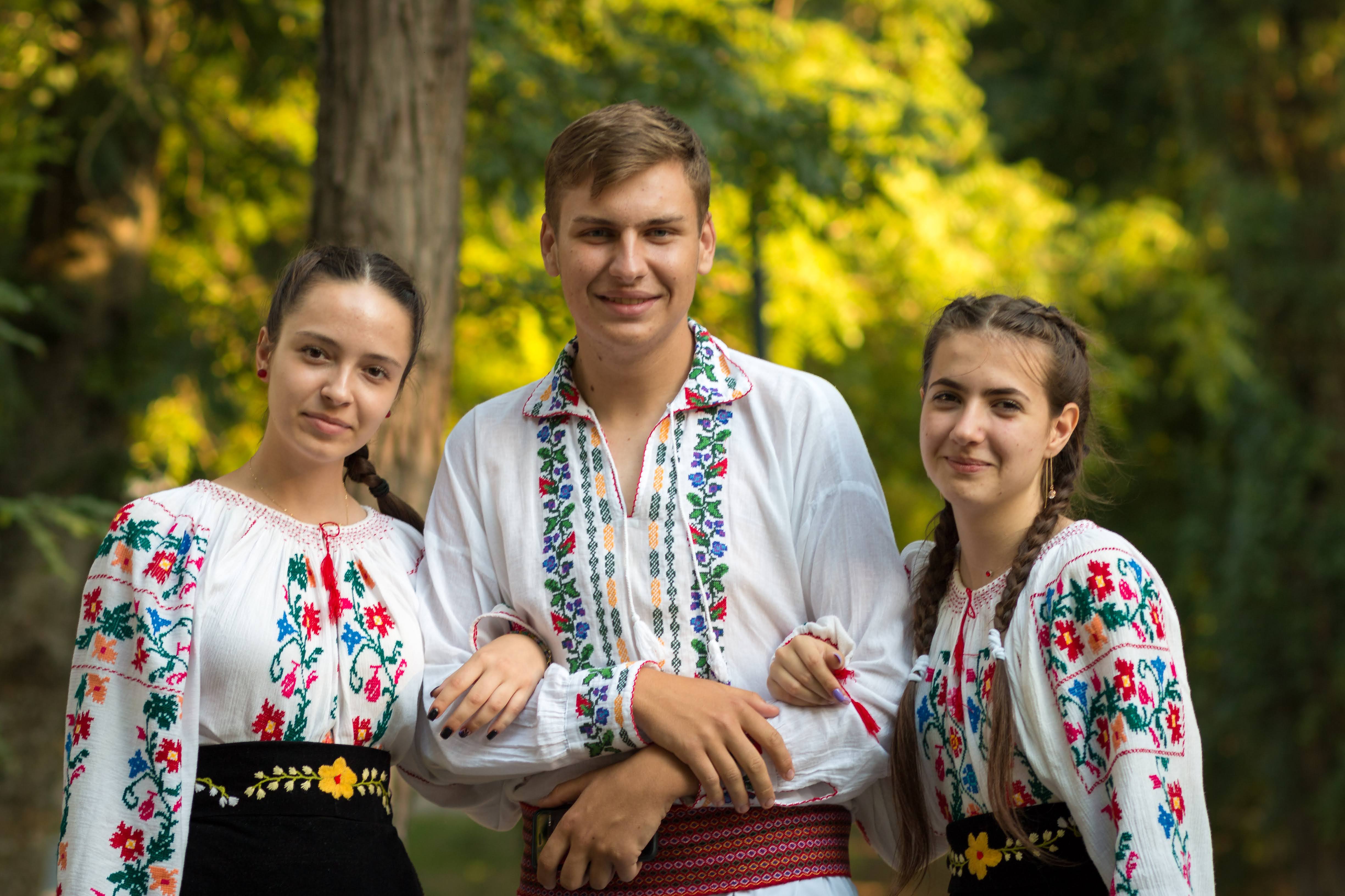 Participanți la festivalul 'Craiova se îmbracă în ie'